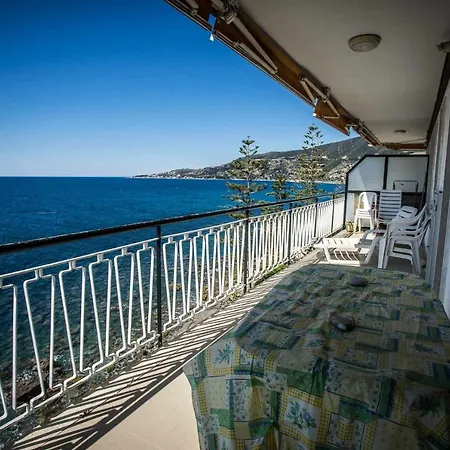 Apartment In Locazione Sul Mare Ad Ospedaletti