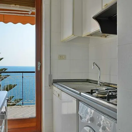 Apartment In Locazione Sul Mare Ad Ospedaletti