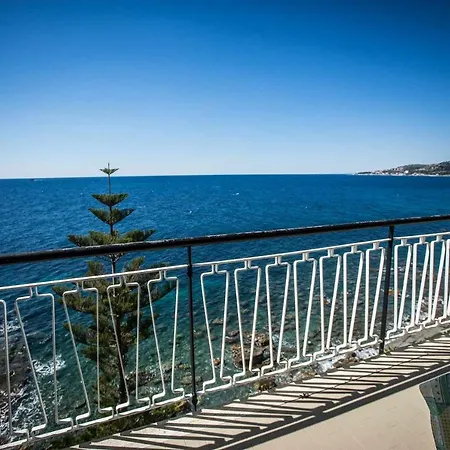 Apartment In Locazione Sul Mare Ad Ospedaletti